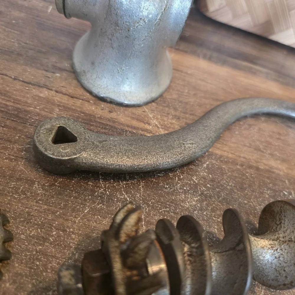 Vintage Cast Iron Universal Food Grinder #2‎ Meat Grinder Table Top Made in USA